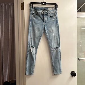 Perfect condition light blue holes in the knees nice stretch.